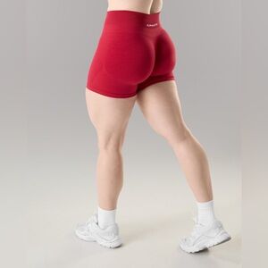 Alphalete Women's Amplify Shorts - Scarlet